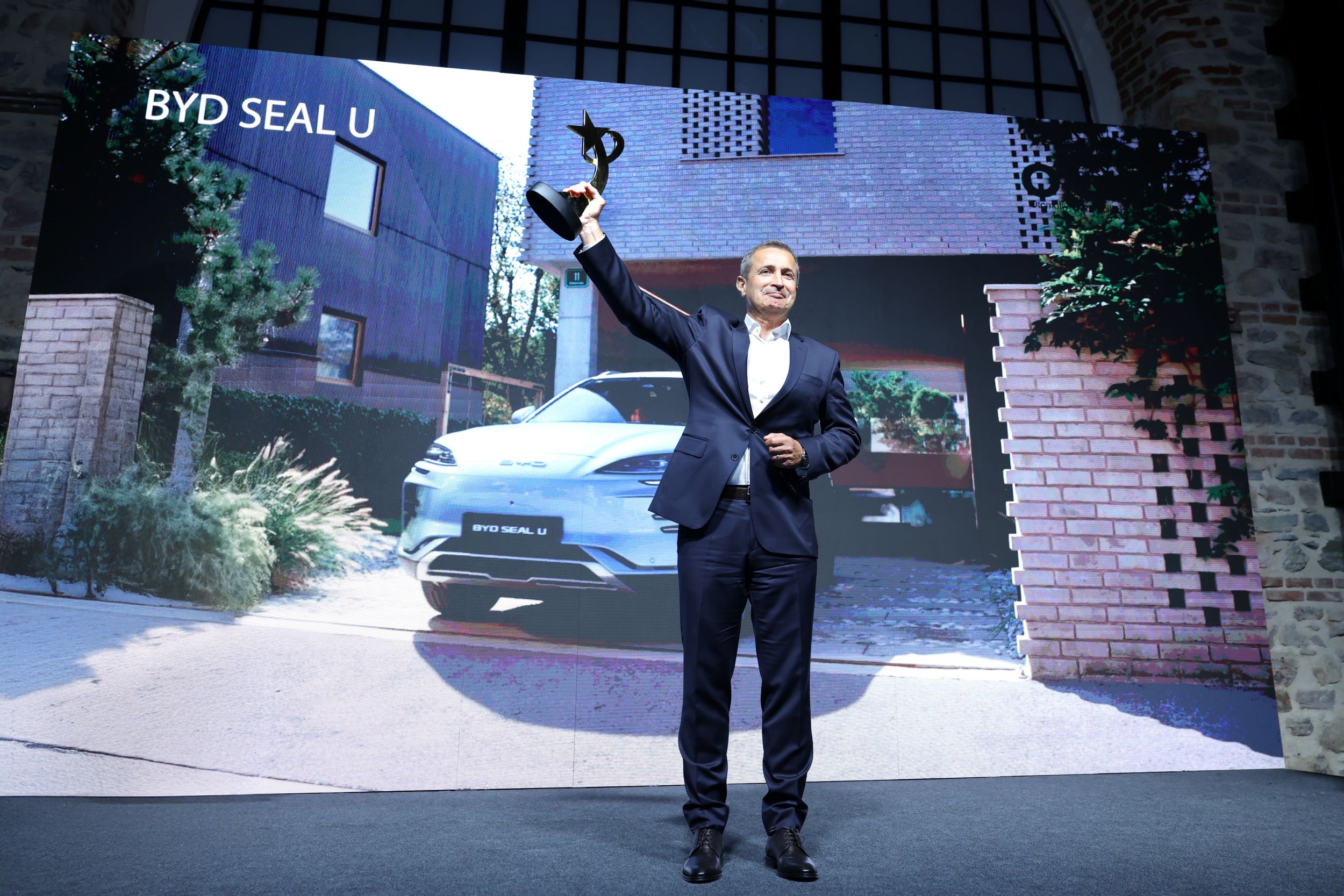 “Türkiye’de Yılın Otomobili” BYD SEAL U  oldu !