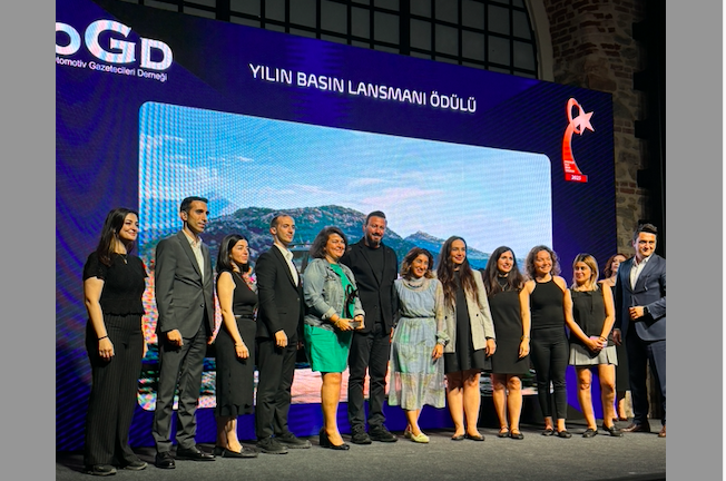 MAİS üçte üç yaptı ve yine yılın basın lansmanı ödülünü aldı.