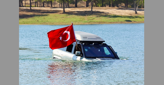 BYD Türkiye'den , Yüzen, Kendi Etrafında Dönen ve Zıplayabilen Araçlarıyla  Şov!..